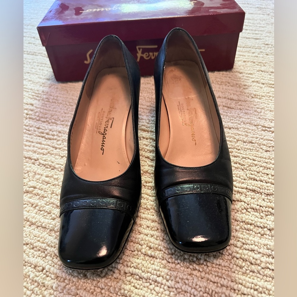 Salvatore Ferragamo Rochet Heels in Black Leather - Size 8